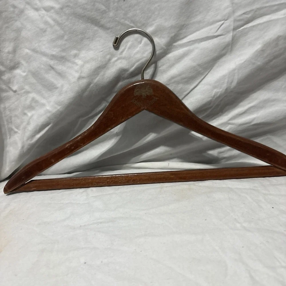 Johns Island Wood Coat Suit Wooden Hangers Lot Of 4
